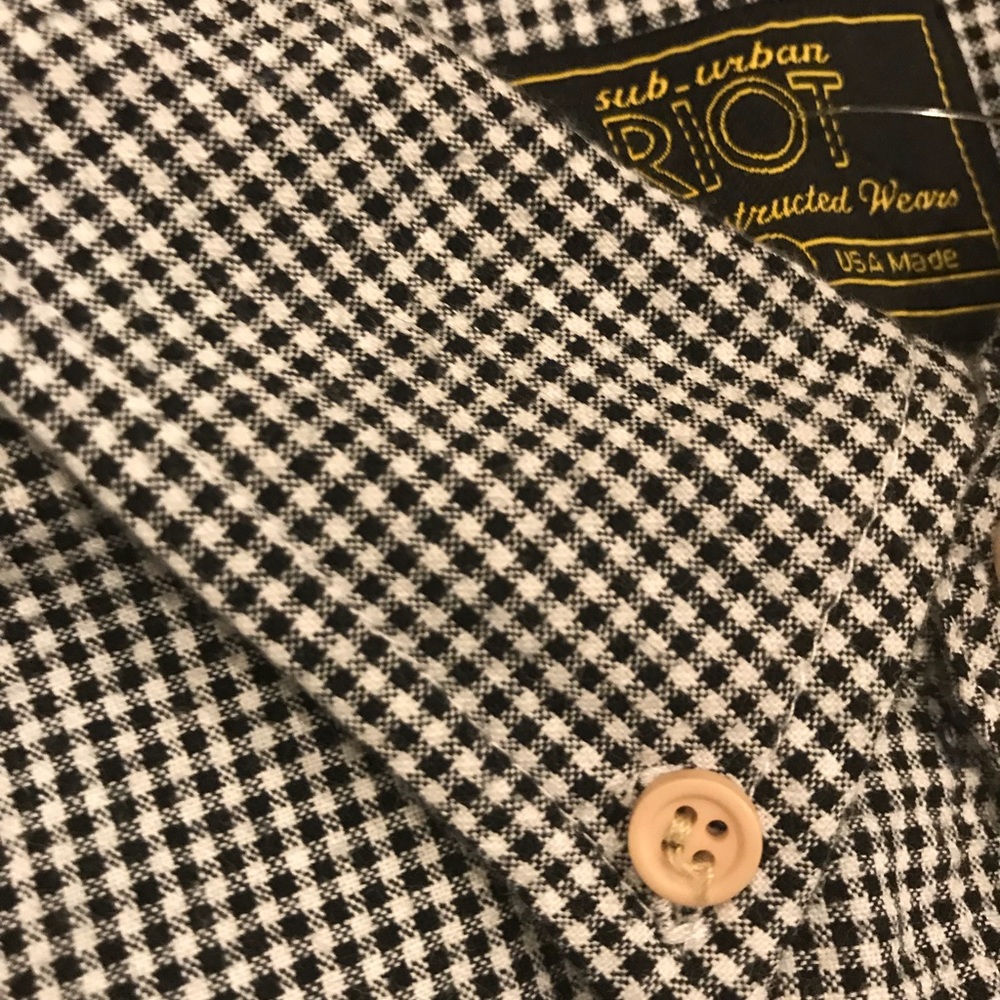 🆕 Riot Button Down - Picture 4 of 7